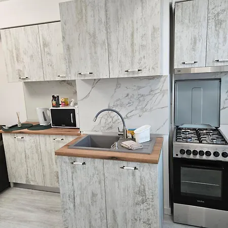 2 Διαμέρισμα *